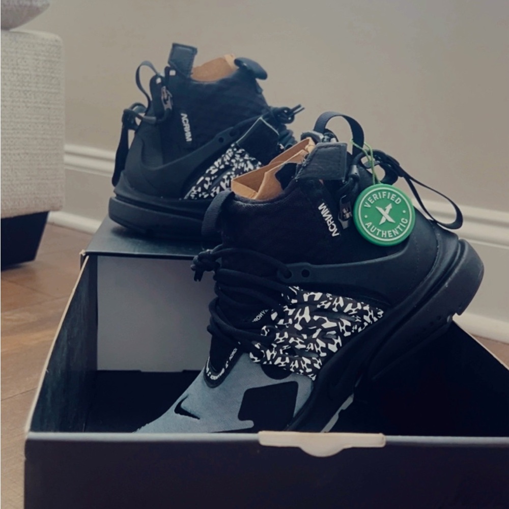 Neve worn. Verified. Mens 7 boys 7 or womens 8.5